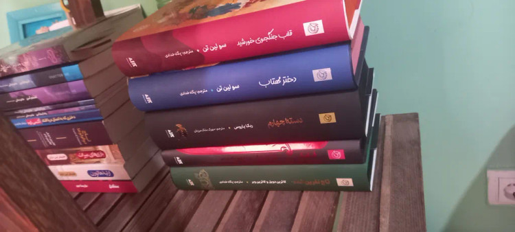 دسته چهارم ربکا یاروس مهری ملک مرزبان مجازی (جلد سخت، لبه رنگی)